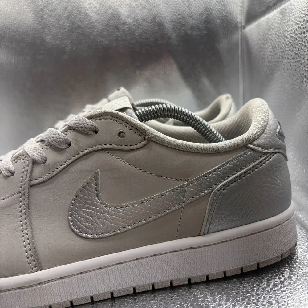 Size 11 Nike Air Jordan 1 Retro Low OG Neutral Gray Silver Mens Shoes CZ0790-002